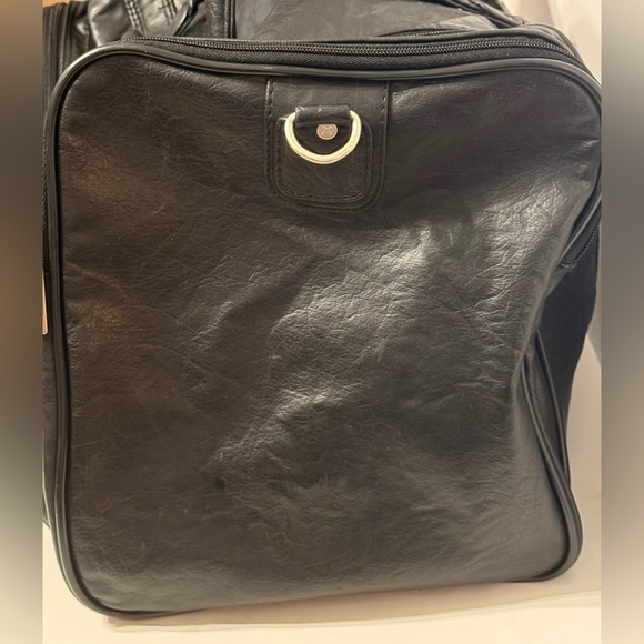 Concourse Leather Duffel Travel Bag Approximately 21x11x10 Removable Strap - Picture 8 of 16